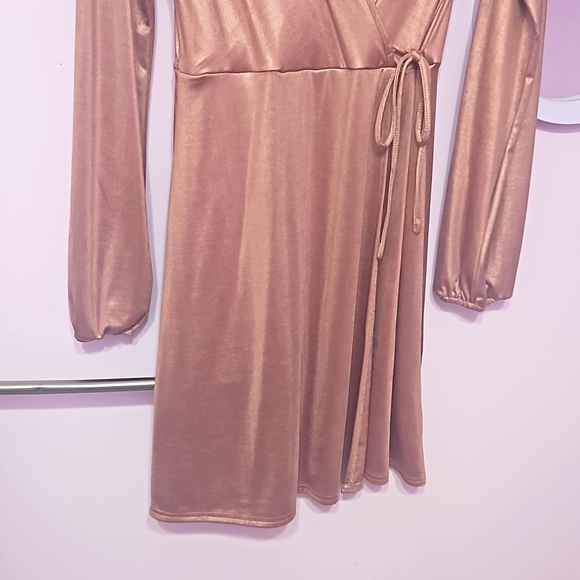 Mi Ami V Dress with Tie on Left side - Picture 2 of 5